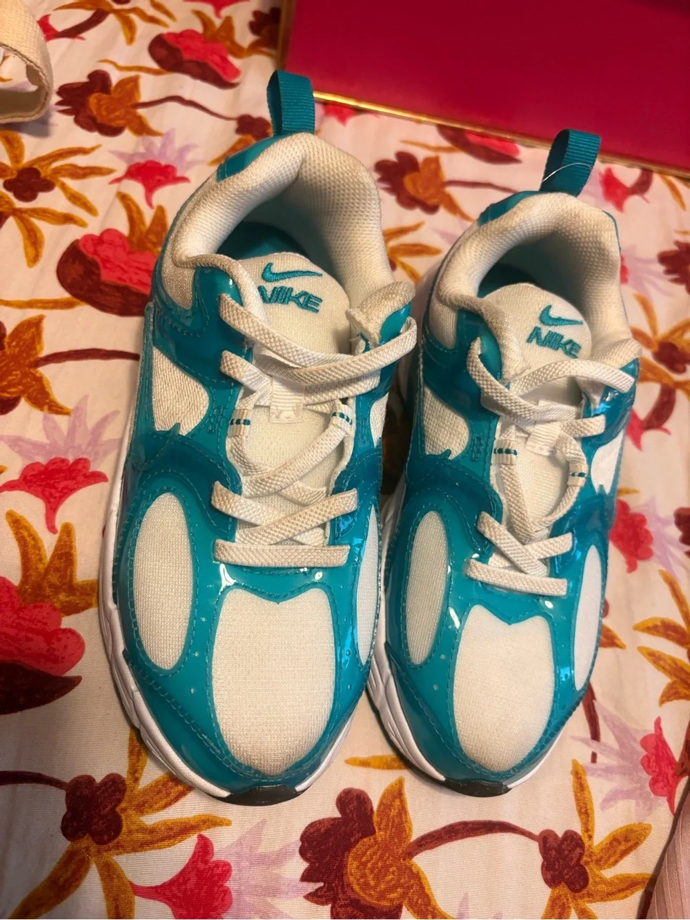 Nike kids low